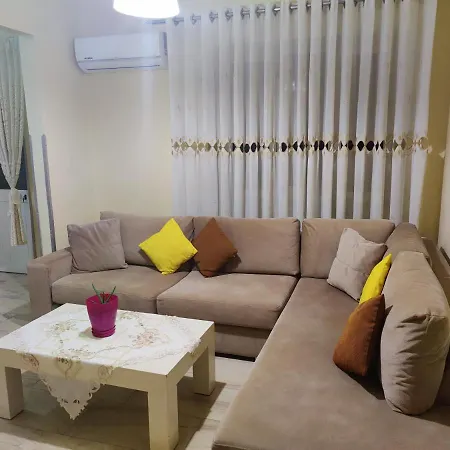 شقة Center