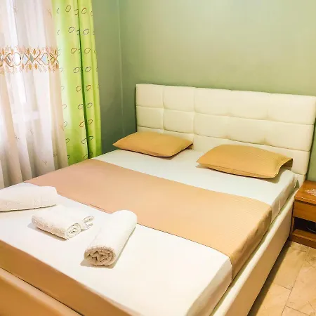 Center * Тирана