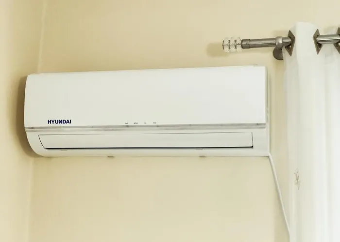 Center * تيرانا