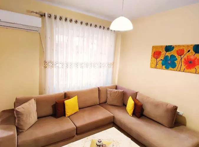 Center * تيرانا